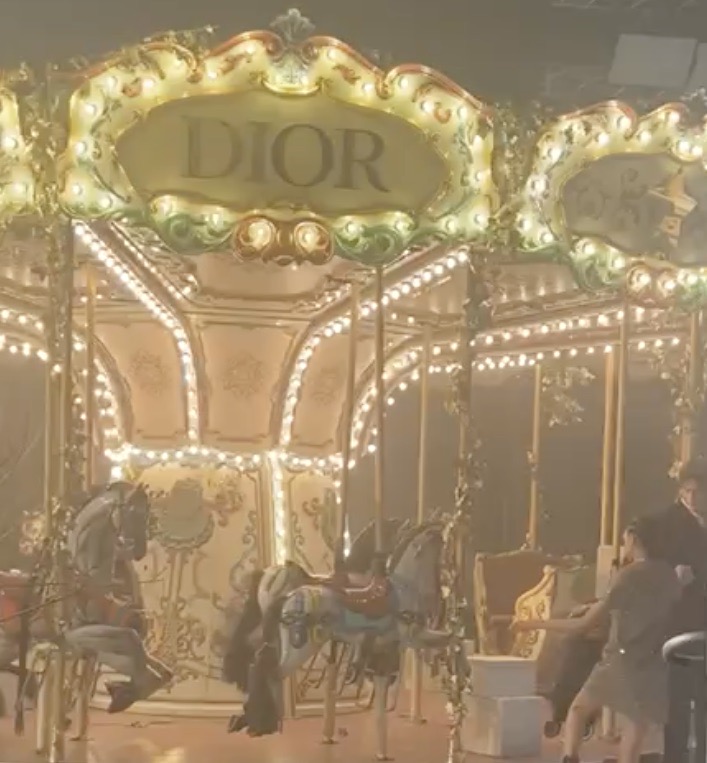 Dior, animation centre commercial, animation centre ville, location carrousel 1900